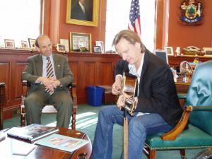 Ellis Paul performs for Maines Governor Baldacci